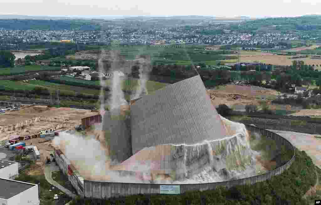 این نیروگاه هسته ای توسط آلمان در شهر &laquo;مولهایم&raquo; نابود شد. آلمان تعهد داده که سایت های هسته ای خود را نابود کند.&nbsp;