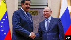 Tổng thống Venezuela Maduro và nguyên thủ Nga Putin trong cuộc gặp ở Nga cuối năm 2018.