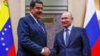 Tổng thống Venezuela trong cuộc gặp với Tổng thống Nga Putin ở Moscow cuối năm ngoái.