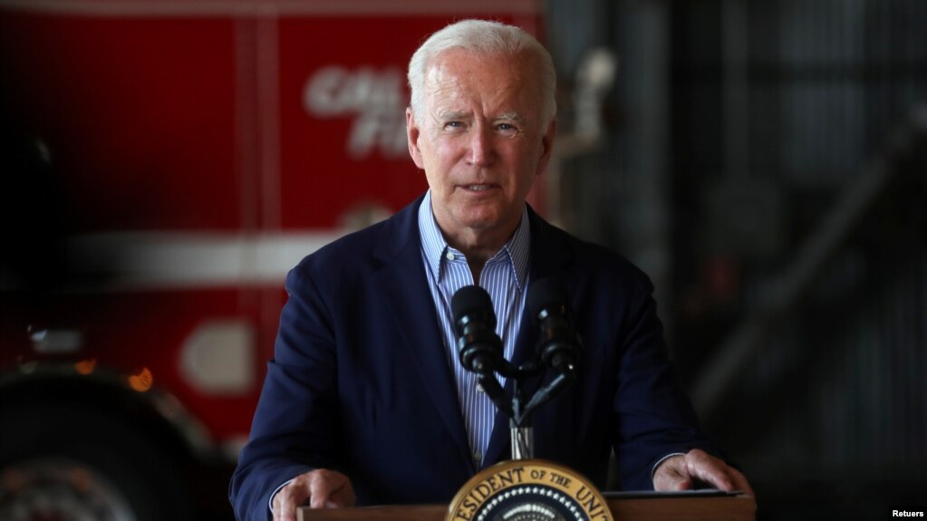 El presidente Joe Biden ofrece un discurso en el aeropuerto de Mather, en California, el 13 de septiembre de 2021.