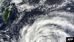 지난 19일 나사(NASA) 위성 사진에서 관측된 필리핀에서 타이완 남부로 북상 중인 태풍 '우사기' 의 모습.
