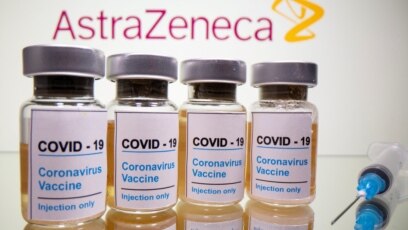 Tư liệu:Các lọ vắc xin AstraZeneca và kim chích. Ảnh chụp ngày 21/10/2020. REUTERS/Dado Ruvic/Illustration/File Photo