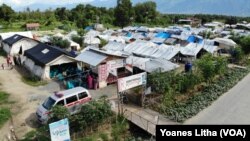 Tenda-tenda pengungsian di lokasi kamp Terpadu Desa Pombewe yang dihuni 50 keluarga terdampak bencana alam asal Desa Jono’oge, Kabupaten Sigi, Minggu, 16 Juni 2019. (Foto: Yoanes Litha/VOA)
