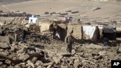 Američki vojnik pored mesta napada u provinciji Vardak