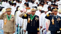 လွတ်လပ်ရေးနေ့ တက်ရောက်လာတဲ့ မြန်မာတပ်မတော် အရာရှိတချို့ (နေပြည်တော်၊ ဇန်နဝါရီလ ၄၊ ၂၀၂၀)