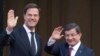 Turkish Prime Minister Ahmet Davutoglu (r) and his Dutch counterpart Mark Rutte in The Hague, Netherlands, Feb. 10, 2016.