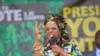 L’ex première dame du Zimbabwe, Grace Mugabe, s’adresse aux partisans du parti lors d’un rassemblement de la ZANU PF à Chinhoyi, le 29 juillet 2017. 