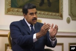 니콜라스 마두로 베네수엘라 대통령이 14일 카라카스의 미라플로레스 대통령궁에서 `AP' 통신과 인터뷰를 하고 있다.