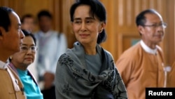 Bà Aung San Suu Kyi tại Quốc hội Liên bang ở Naypyitaw, Myanmar, ngày 28//2016.