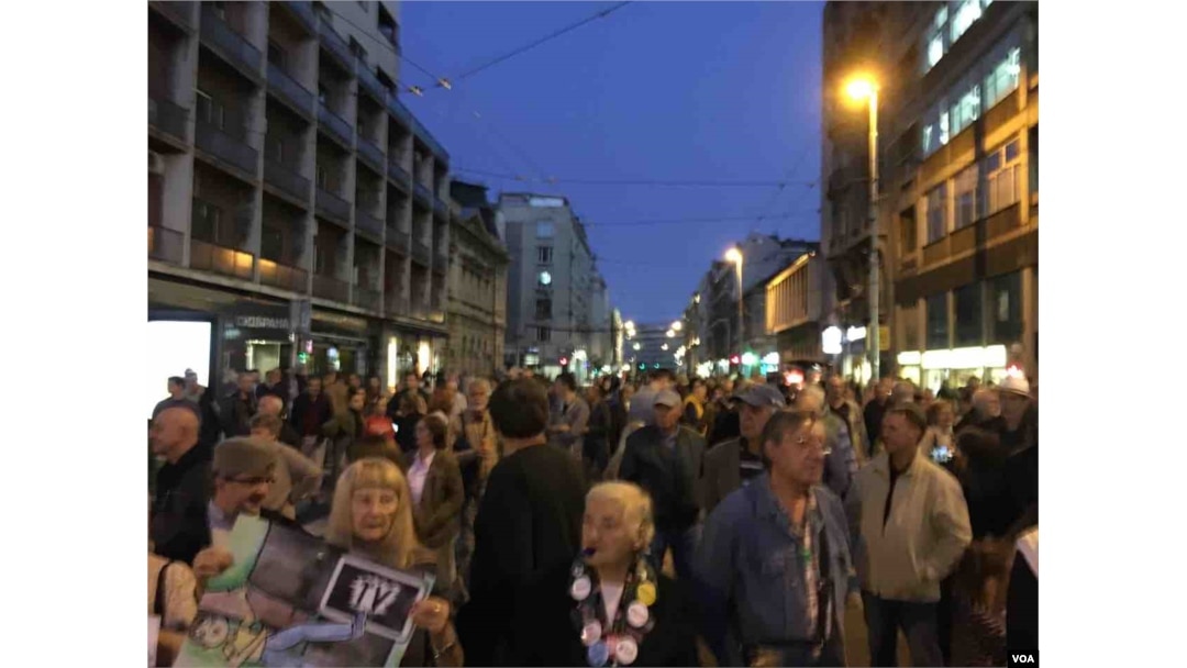 Protesni skup "Jedan od pet miliona" po 42. put održan je u Beogradu, 21. septembra 2019. (Foto: Aleksandra Nenadović, VoA).