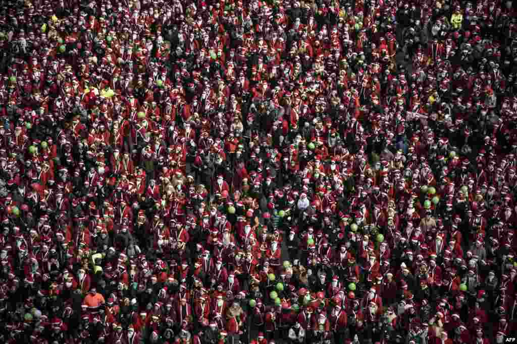 People dressed as Santa Claus take part in the 9th edition of the Santa Claus &#39;Papa Noel&#39; rally on in Turin, Italy.