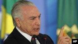 Presiden Brazil, Michel Temer berpidato di Brasilia dan menolak untuk mengundurkan diri, Senin (26/6). 