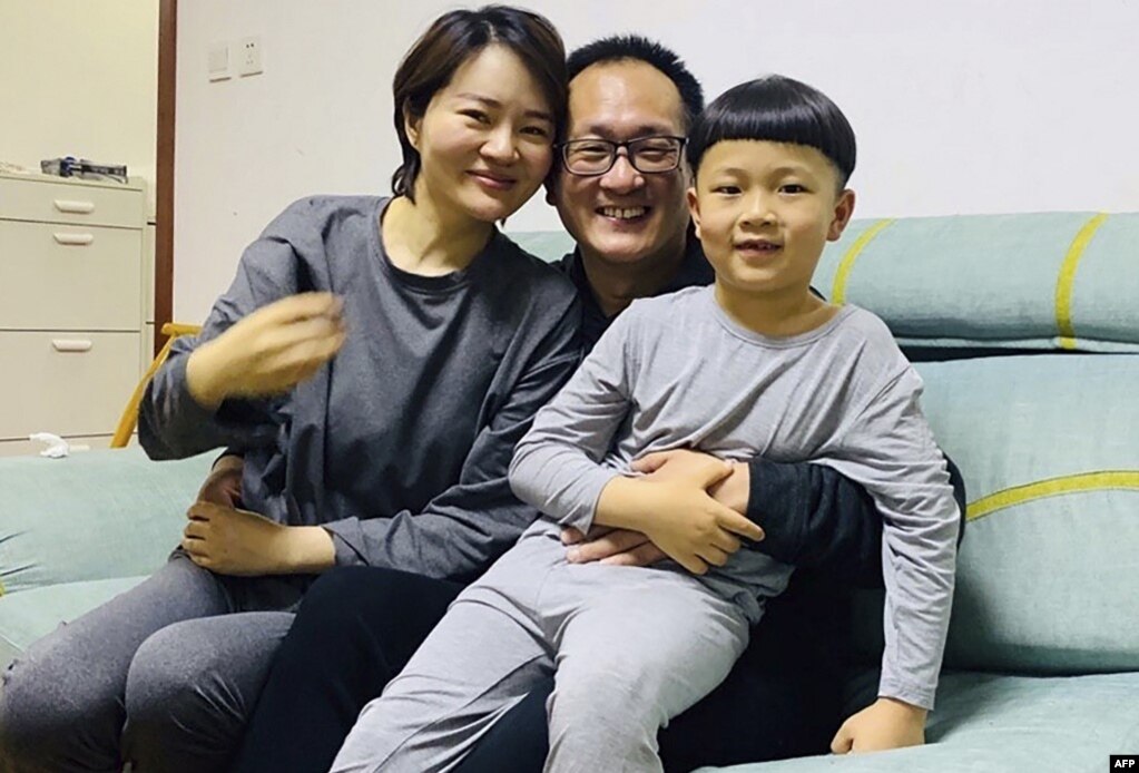 中国人权律师王全璋回到北京家中与妻儿团圆。（2020年4月27日）(photo:VOA)