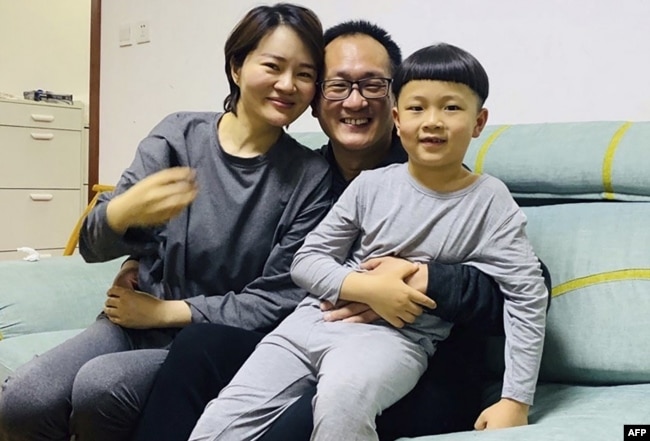 中国人权律师王全璋回到北京家中与妻儿团圆。（2020年4月27日）