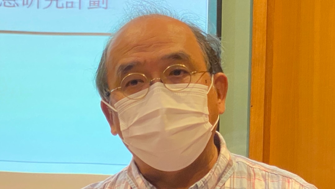 香港民意研究所副行政總裁鍾劍華認為,今次黎智英被國安法起訴,是赤裸裸的政治迫害。(美國之音湯惠芸拍攝)