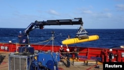 El Bluefin 21, el vehículo autónomo submarino Artemis (AUV), será lanzado desde el barco Ocean Shield para buscar el avión desaparecido de Malaysia Airlines.