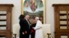 Трамп заверил Папу Римского в стремлении к миру 