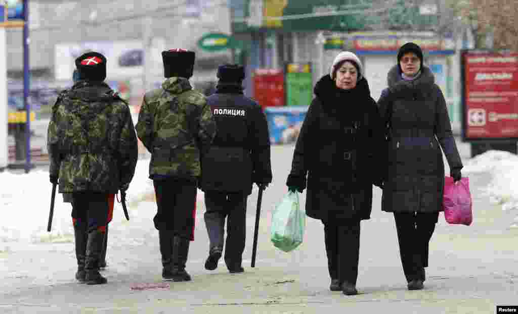 Security personnel patrol the streets, central Volgograd, Russia, Jan. 1, 2014.