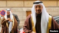Menteri Energi Khalid al-Falih tiba untuk menghadiri pertemuan OPEC di Wina, Austria, 30 November 2016. Rencana IPO perusahaan BUMN minyak asal Arab Saudi, Saudi Aramco, diperkirakan tertunda hingga 2019, Reuters melaporkan, 12 Maret 2018.