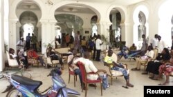 Protesters occupy Mali's presidential palace in the capital Bamako, May 21, 2012. 