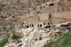 Pemandangan Biara Rabban Hormizd terlihat di Alqosh, Irak, 18 Februari 2021. (Foto: REUTERS/Thaier al-Sudani)