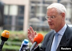 Sweden's then-Foreign Minister Carl Bildt speaks during a meeting of European Union foreign ministers in Brussels, Aug. 15, 2014.