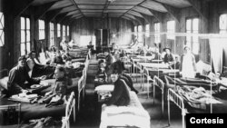 Un de los pabellones para casos médicos en el hospital #17 de la base militar en Dijon, Francia. Foto: Library of Congress/American Red Cross Collection