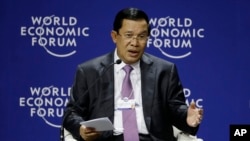 Cambodia's Prime Minister Hun Sen speaks during a session at the World Economic Forum On East Asia in Jakarta , Indonesia, Monday, April 20, 2015. (AP Photo/Achmad Ibrahim)