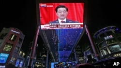 大螢幕上播出11月8日中共18大開幕時胡錦濤發表講話