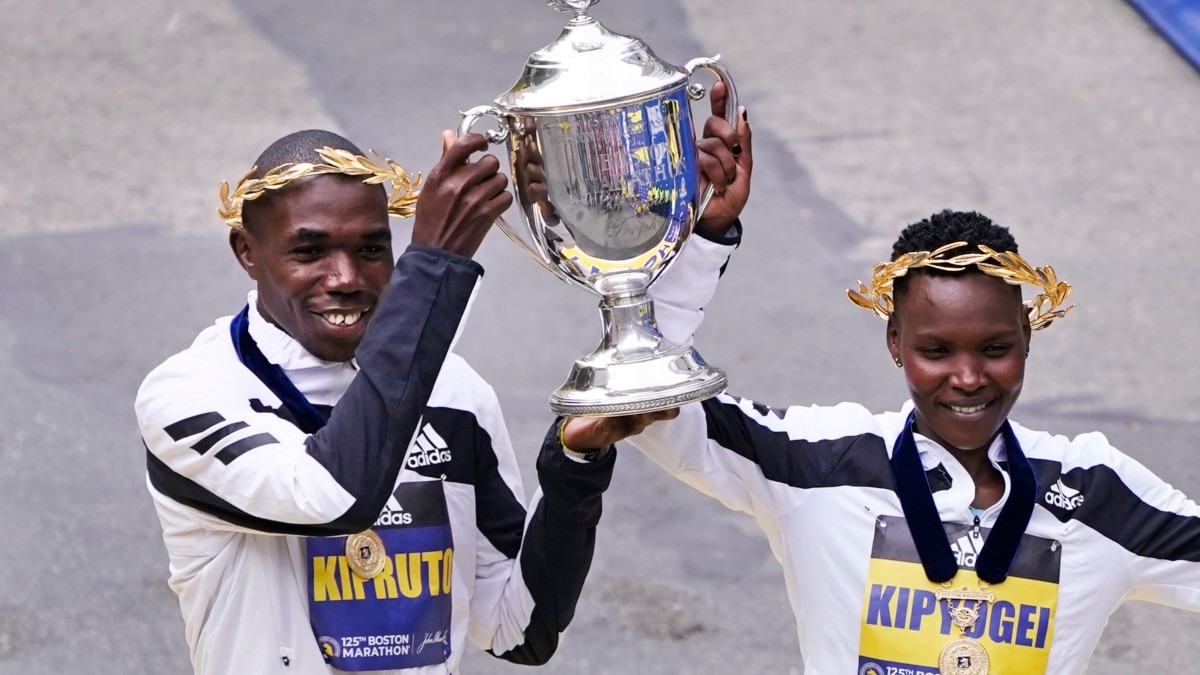 Benson Kipruto Menangkan Boston Marathon