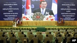 Thủ tướng Campuchia Hun Sen phát biểu tại phiên khai mạc Hội nghị thượng đỉnh thường niên của Hiệp Hội các Quốc gia Đông Nam Á tại Phnom Penh, ngày 18/11/2012.