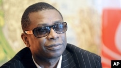 World-renowned Senegalese singer Youssou N'Dour announced that he was running for president against incumbent Abdoulaye Wade in February 26 elections, (File).