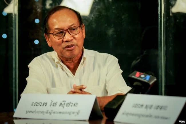 FILE - Phay Siphan, spokesman of the Council of Ministers, is interviewed in VOA Phnom Penh's office, in Phnom Penh, July 26, 2018. (Khan Sokummono/VOA Khmer)