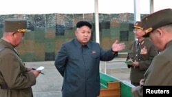 Một quan chức chính phủ giấu tên nói với các phóng viên rằng ông Kim Jong Un trong thời gian qua hình như đi khập khiễng.