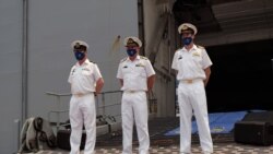 Komandan Kapal HMAS Canberra, Commodore Malcolm Wise (tengah) menyampaikan bahwa kedatangan dari HMAS Canberra di Jakarta pada 25 Oktober 2021 merupakan bagian dari komitmen Australia dalam menjaga perdamaian dan stabilitas kawasan. (Foto: VOA/Indra Yoga)