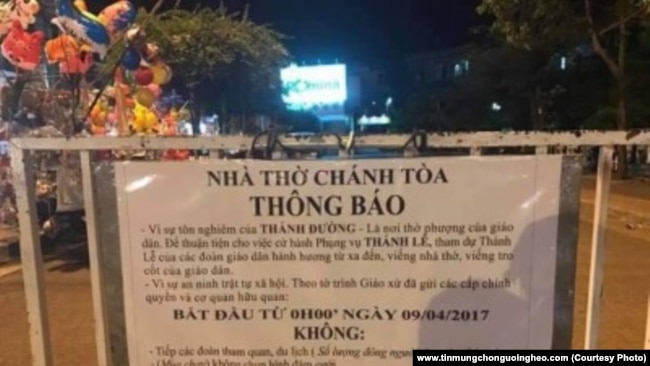Thông báo hạn chế khách du lịch của Nhà thờ Đá Nha Trang có hiệu lực từ 9/4. (www.tinmungchonguoingheo.com)
