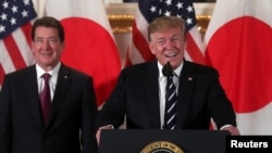 Президент Дональд Трамп и посол США в Японии Уильям Хагерти в Токио, Япония 25 мая 2019 года