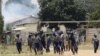 La police tue deux personnes dans des incidents avec des taxis bus au Zimbabwe