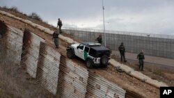 Tembok pembatas AS-Meksiko (Photo: AP/Rebecca Blackwell)