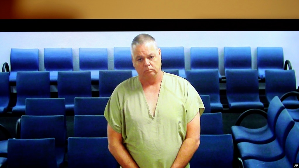 Juez ordena a exguardia de escuela Marjory Stoneman Douglas de Florida