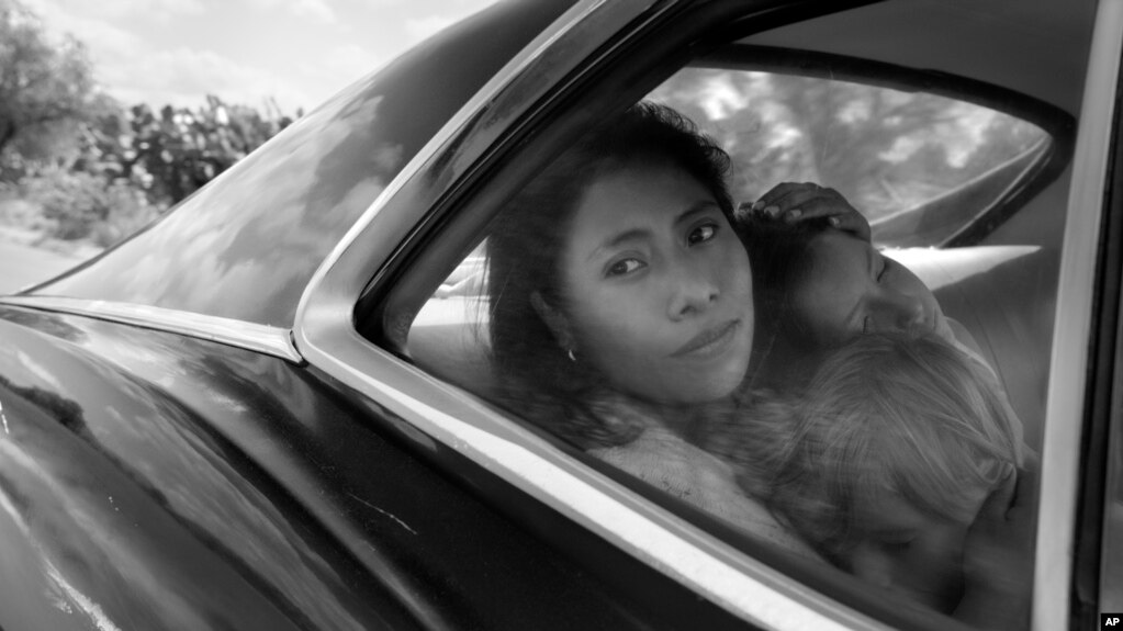 Yalitza Aparicio en una escena de "Roma", de Alfonso Cuarón. Aparicio fue nominada al Oscar a la mejor actriz por su trabajo en esta película.