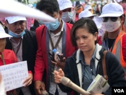 FILE - Chhim Sithar, head of the Labor Rights Supported Union of Khmer​ Employees​ of NagaWorld, attends a strike in front of the casino operated by NagaWorld, Phnom Penh, December 24, 2021. (Hul Reaksmey/VOA Khmer)