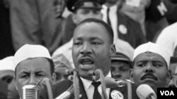 En la histórica imagen captada el 28 de agosto de 1963, el Dr. Martin Luther King Jr. durante su histórico discurso "I Have a Dream", en el Lincoln Memorial en Washington.