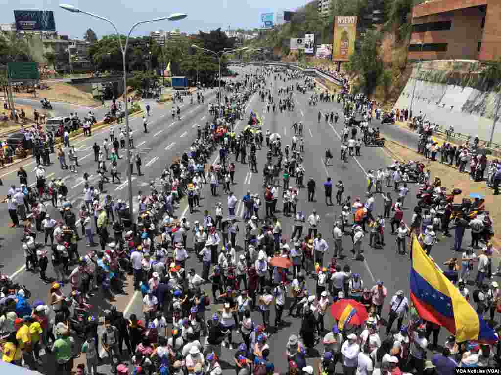 Opponents of Venezuelan President Nicolas Maduro turn out en masse for a May Day demonstration in Caracas, May 1, 2019. 