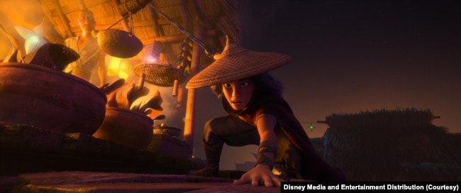 Pencak silat menginspirasi keahlian bela diri karakter Raya. (Foto: Courtesy/Disney Media and Entertainment Distribution)