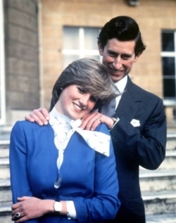 24 فروری سن 1981 میں منگنی کے موقع پر شہزادہ چارلس اور لیڈی ڈیانا کی ایک یادگار تصویر