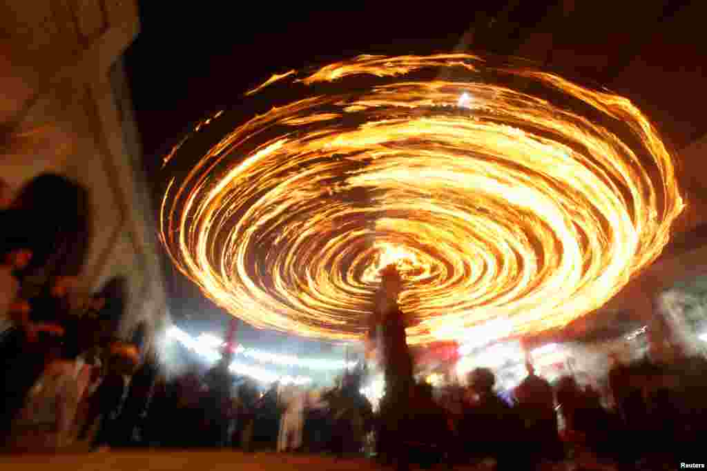 Shi&#39;ite Muslims perform with fire during commemorations for Ashoura in Najaf, Iraq, Oct. 9, 2016.