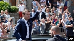 La apuesta de Emmanuel Macron, elegido hace unas semanas de que los votantes quieren echar de la burocracia a las caras conocidas y probar la novedad ha redituado en su totalidad.