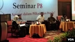 Diskusi publik tentang netralitas aparat dalam pilkada dalam pemilu di Hotel Borobudur, Jakarta, Kamis (5/7). (Foto: VOA/Fathiyah)