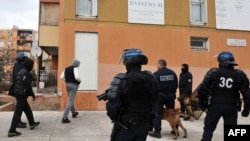 French policemen participate in an operation to fight against narcotics and weapons proliferation at Bassens estate in the northern area of Marseille, southern France, January 12, 2012.